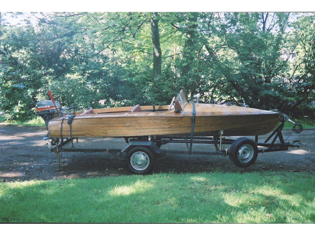 MENOS. A Vintage Runabout Length:15ft.2in.(4.62m) Beam:5ft.(1.53m) Draft: 1ft.4in.(41cm)