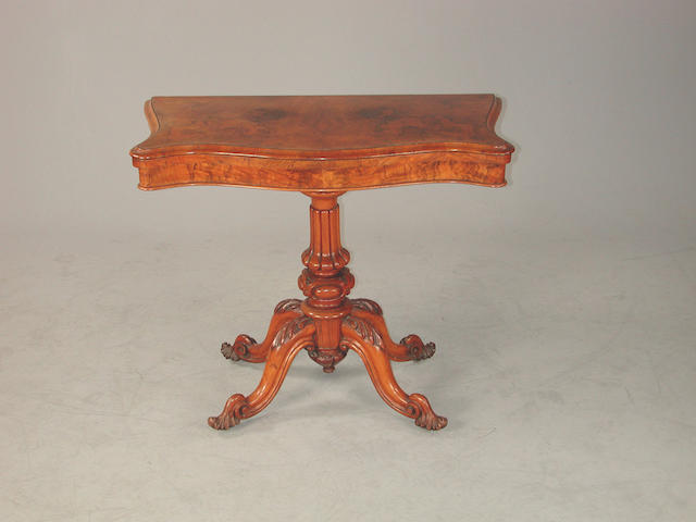 A Victorian walnut card table on a turned and gadrooned column, and acanthus leaf and scroll carved legs. 92cm x 46cm x 77cm