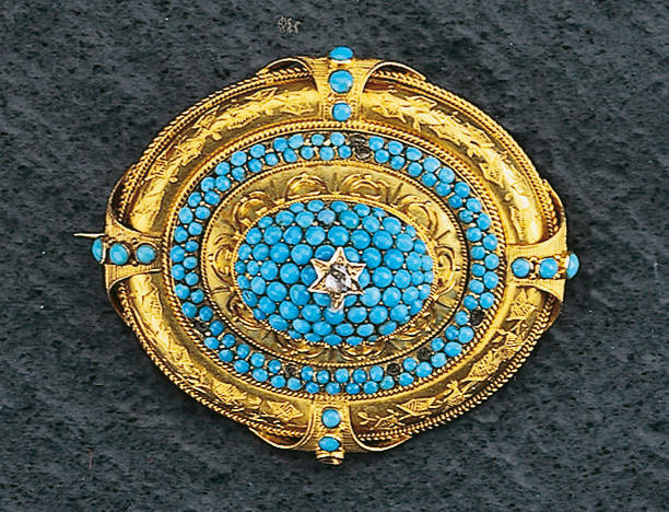A Victorian gold oval brooch/pendant,
