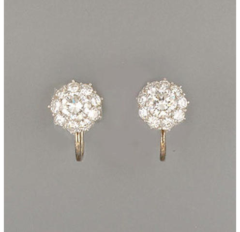 A pair of diamond cluster earstuds