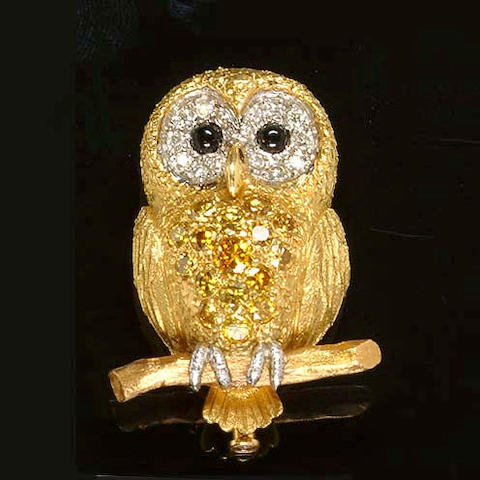 A diamond novelty owl brooch