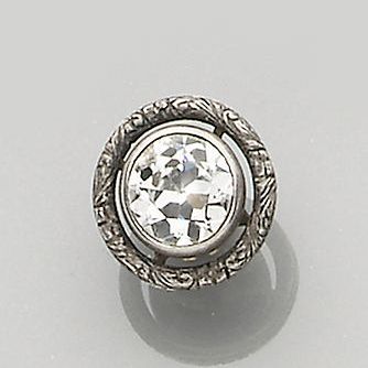 A single diamond earstud