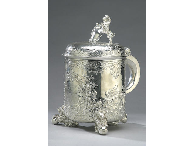 A late Victorian lidded tankard, by Elkington and Co., London 1900,