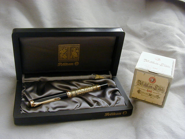 Pelikan Toledo fountain pen with ink pot