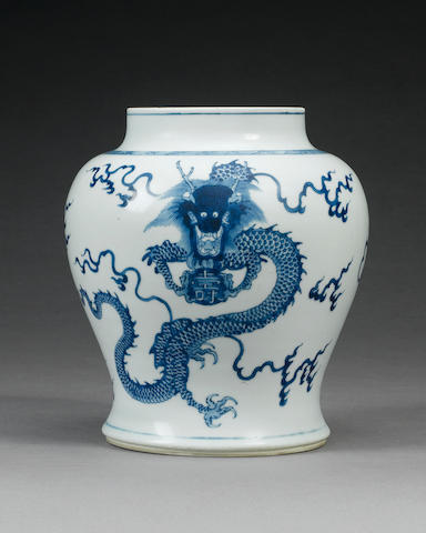 A blue and white 'dragon' jar Kangxi
