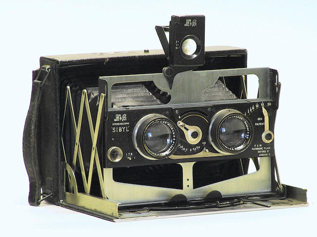 N & G Stereoscopic Sibyl camera, No. 106 by "Newman & Guardia 17 & 18 Rathbone Place Oxford St. London W".