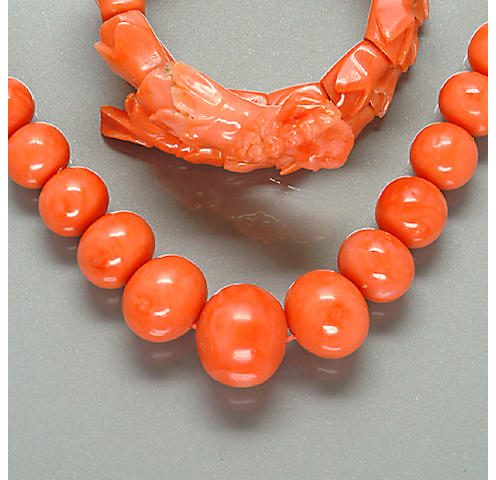 A coral bead necklace (2)