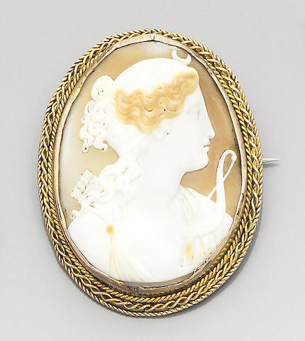 A late 19th Century shell cameo brooch,