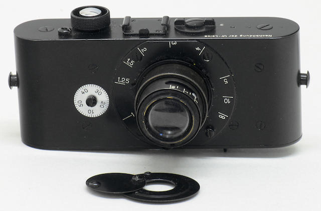 Ur-Leica Replica Black, with functioning shutter, the top plate engraved 'Nachbildung Der Ur-Leica' (lens cover included but detached). (2)
