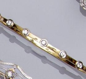 An 18ct gold diamond set hinged bangle (4)