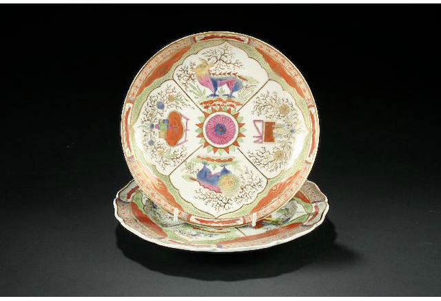 Twelve English porcelain 'Kylin' pattern dessert plates circa 1805-10