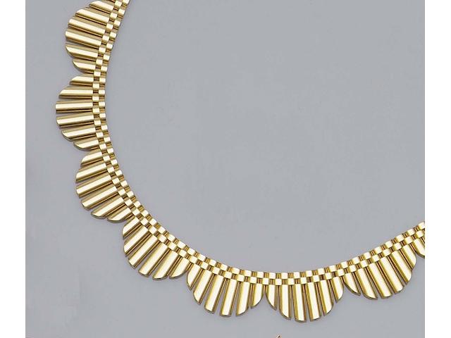 An 18ct gold fringe necklace