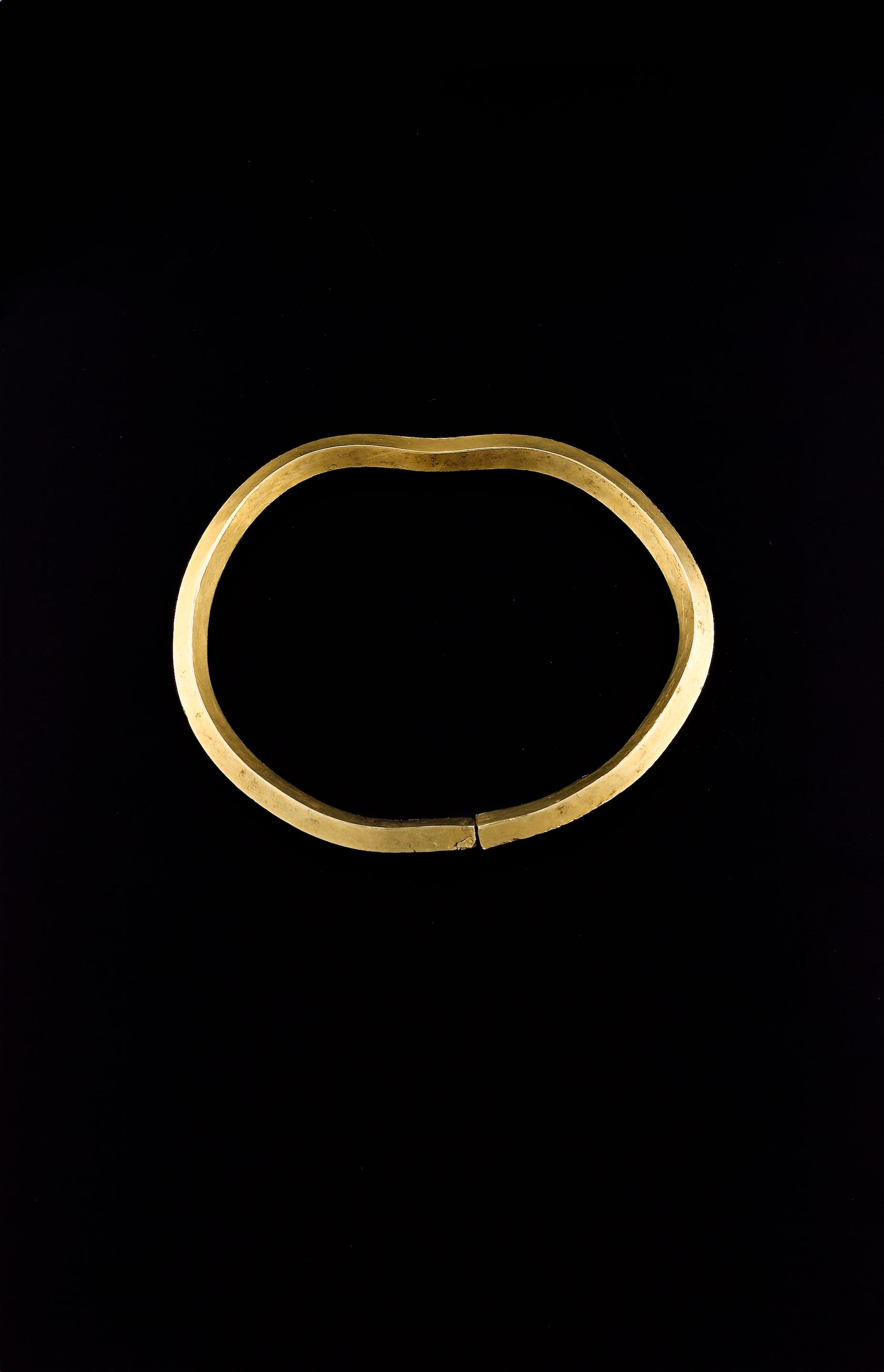 A solid gold four-sided bangle