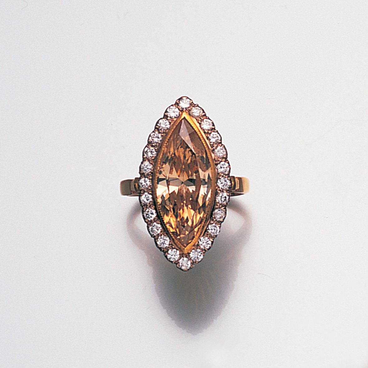 A diamond cluster ring