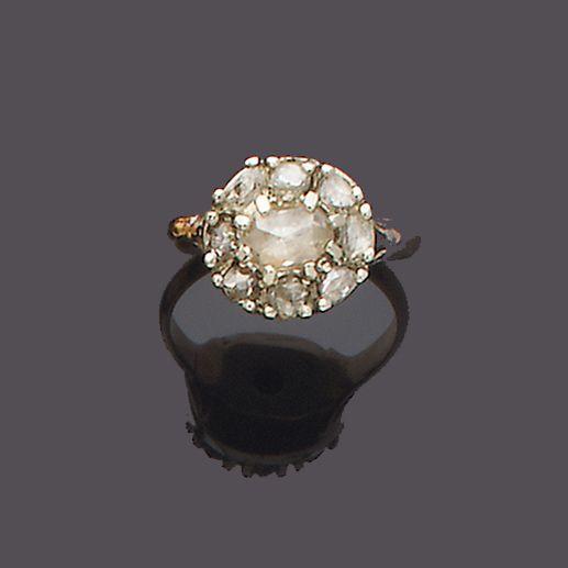 A diamond cluster ring