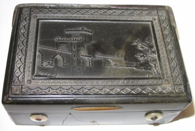A small musical horn snuff box, Swiss, circa 1830,