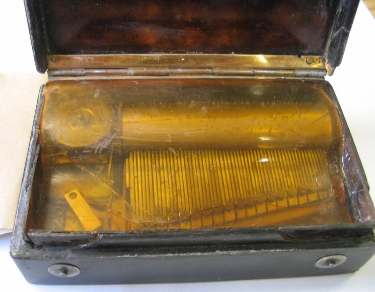 A musical horn snuff box Swiss, circa 1830,
