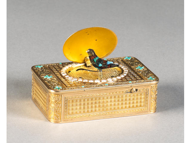 A small Fr&#233;res Rochat two colour gold singing bird box, Swiss, 1809-1819,