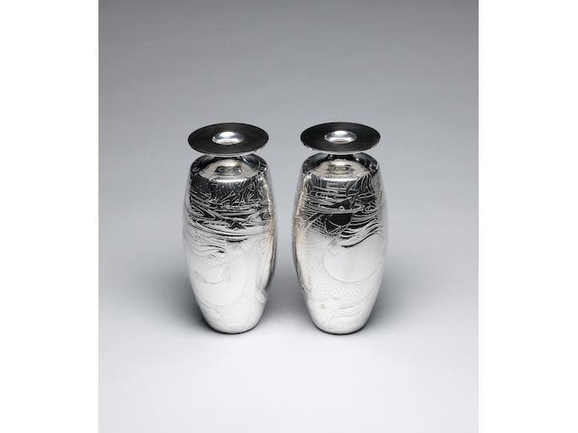 ROD KELLY for GARRARD & CO. LTD : A good pair of silver vases, London 1987, with engraved facsimile siginature, 'Designed by Rod Kelly for Garrard & Co. 112 Regent St',