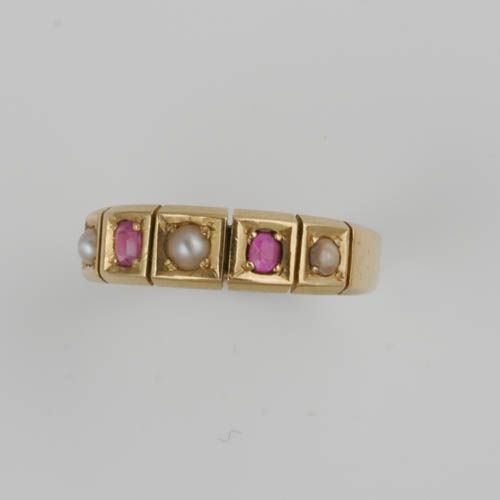 A five stone opal ring (6)