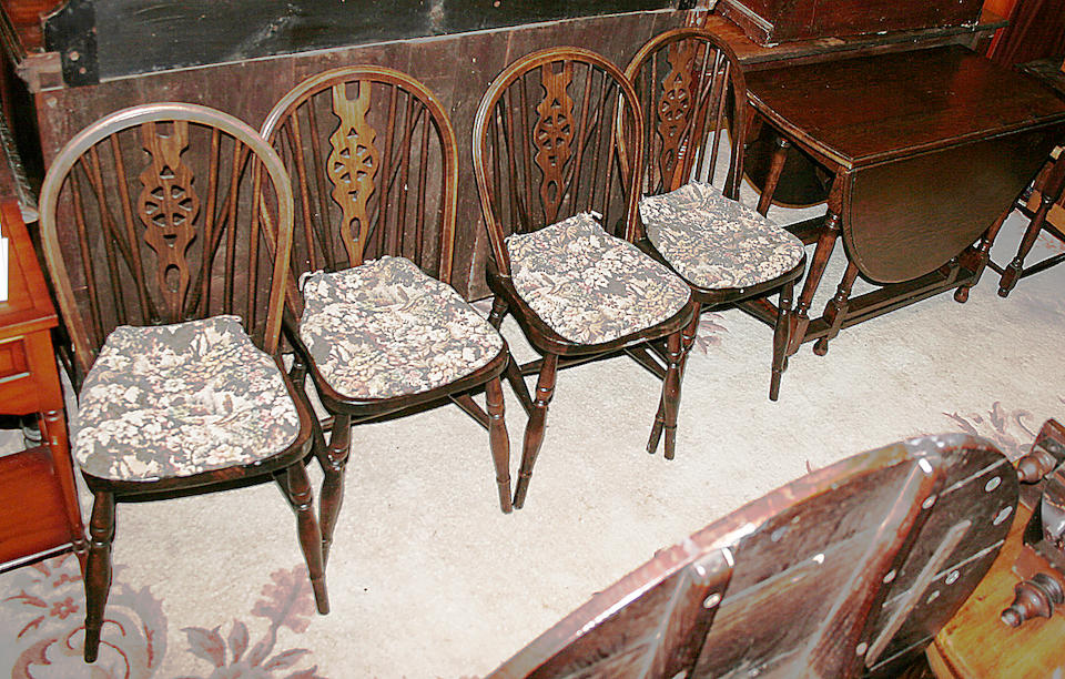 A 20th Century oak gateleg dining table