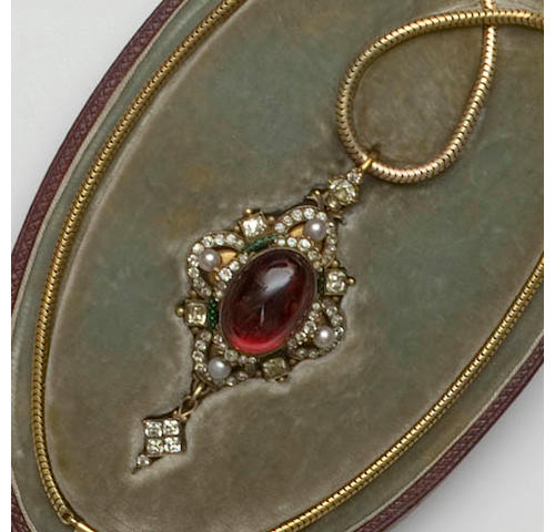 A mid-Victorian Holbeinesque paste set pendant