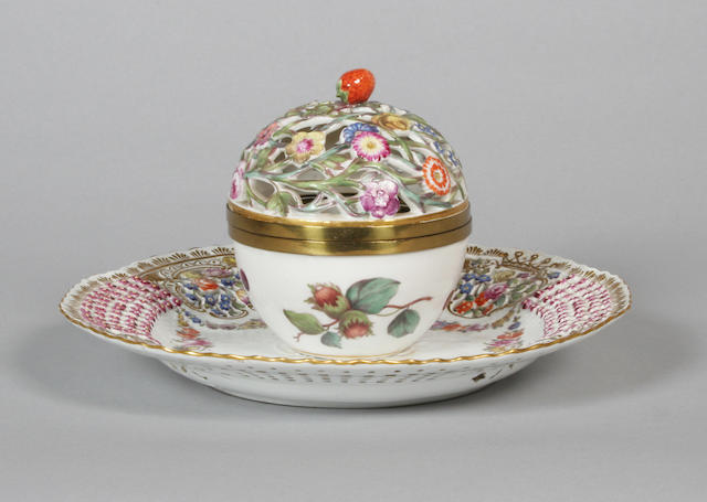 A Meissen inkwell on a fixed stand Mid 19th century