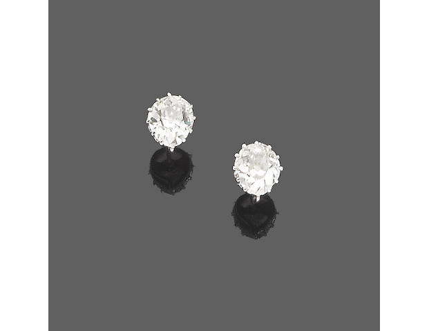 A pair of diamond single-stone earstuds
