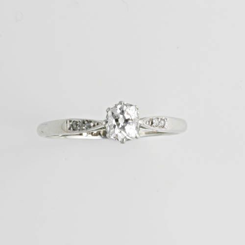 A diamond single stone ring