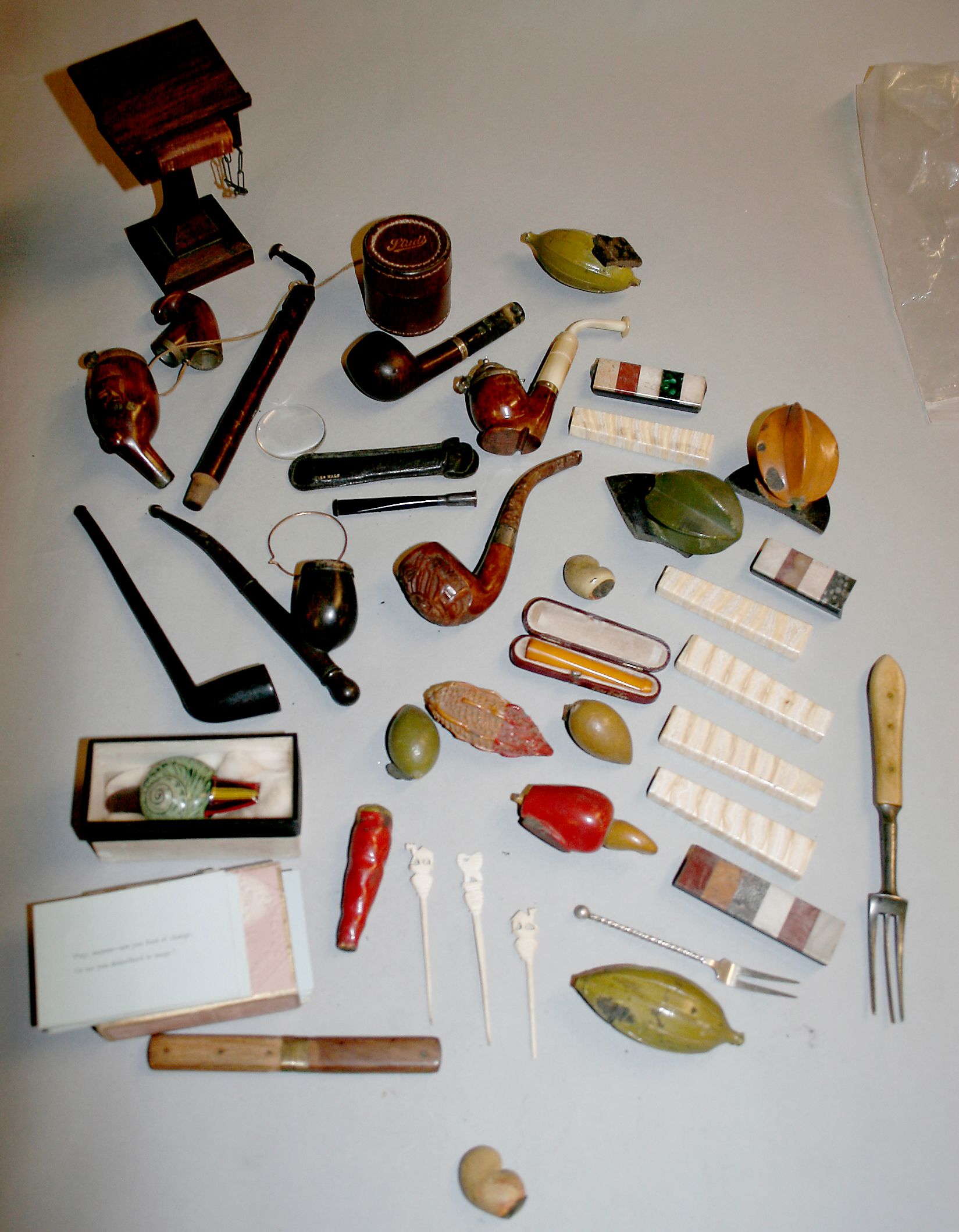 A leather stud box