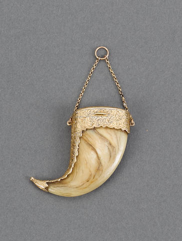 A Victorian tiger's tooth and gold mounted vinaigrette,