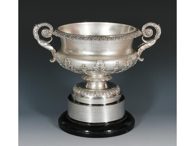 An Edwardian twin handled presentation trophy cup By Fenton, Russell and Co Ltd, 1909,  (2)