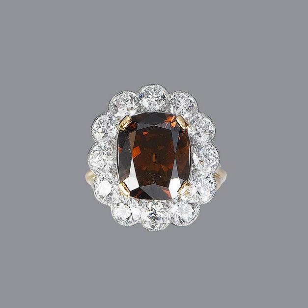 A diamond cluster ring