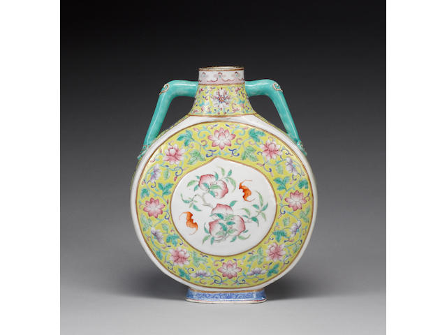 A famille rose yellow-ground moonflask Daoguang six-character mark