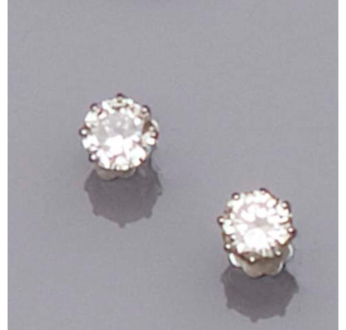 A pair of solitaire diamond earstuds