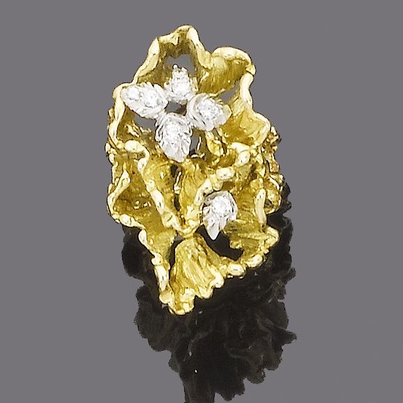 An abstract diamond ring