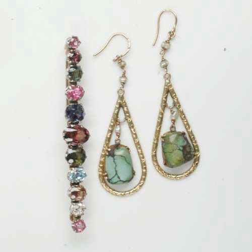 A multi gem set bar brooch,