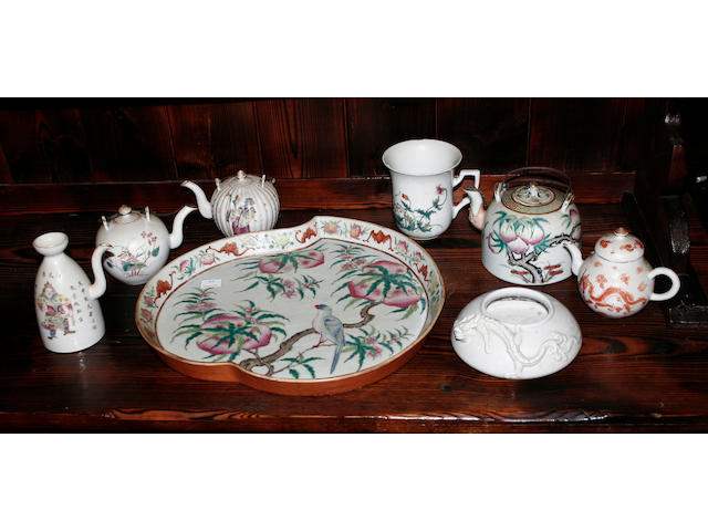 A collection of early 20th century Chinese porcelain items