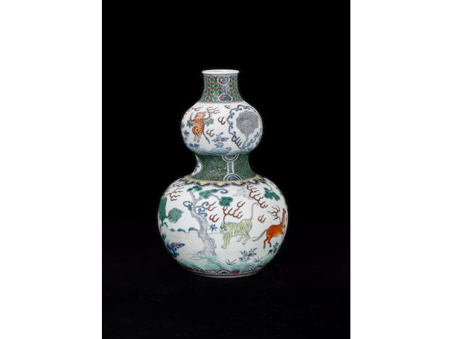 A doucai double gourd vase 18th century