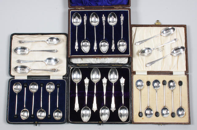 A set of seven teaspoons By Elkington and Co, Birmingham, 1903,  (5)