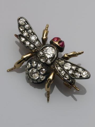 A Victorian gem set bee brooch
