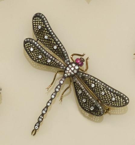 A gem set dragonfly brooch