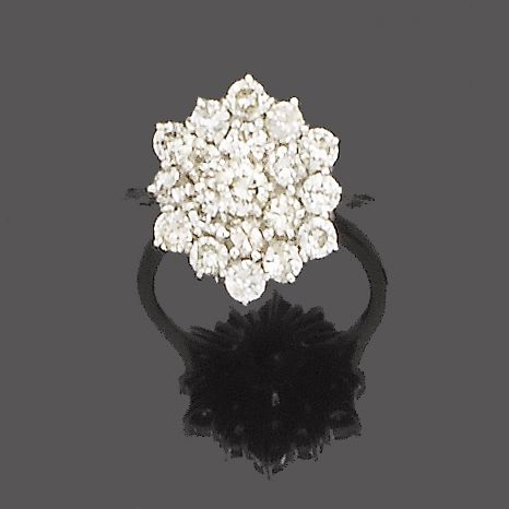 A diamond cluster ring