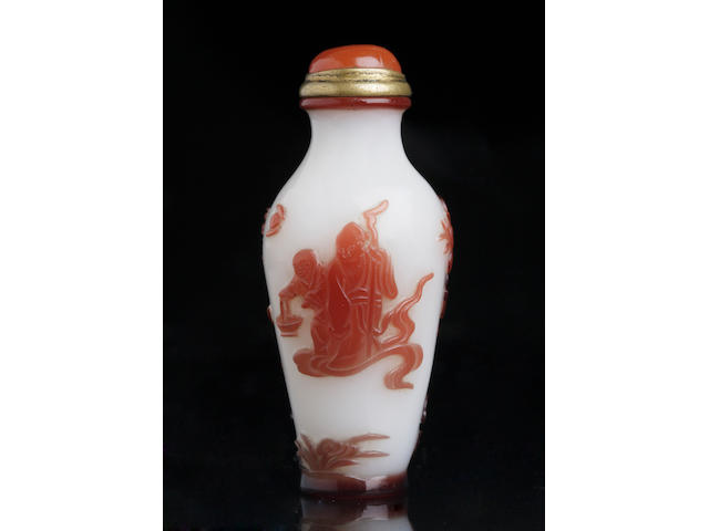 A glass overlaid and carved 'Seal School' snuff bottle 18th/19th century