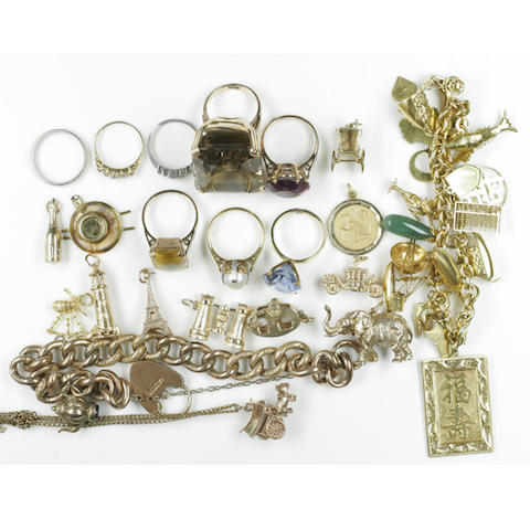 A collection of jewellery items (quantity)