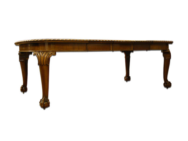 A mahogany wind-out dining table, early 20th Century