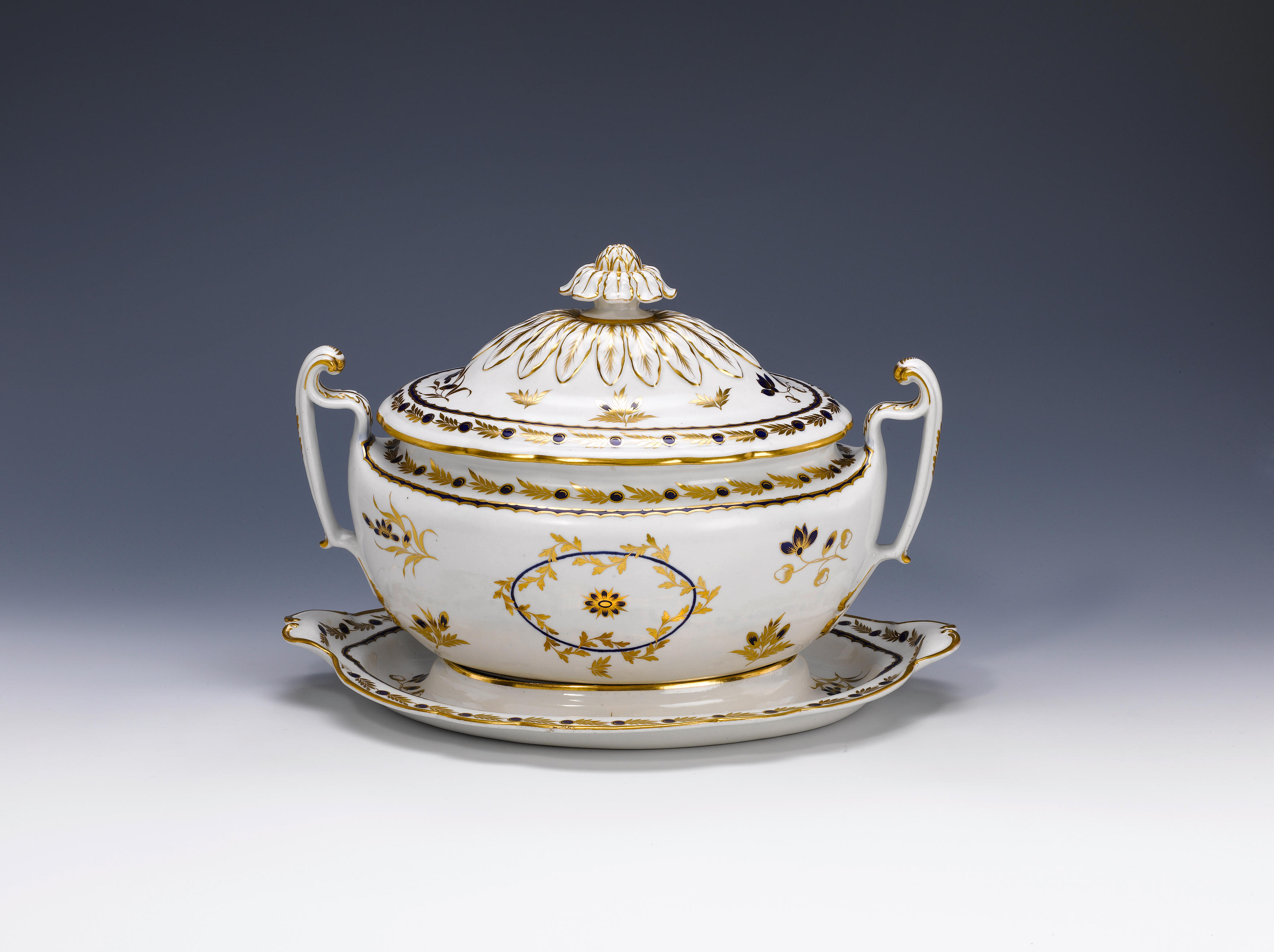 Фарфор на английском. Английский фарфор. Чайник заварочный Royal Crown Porcelain of England.
