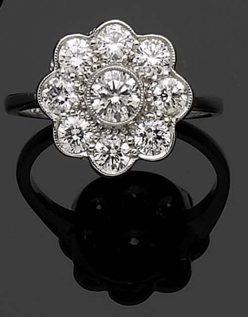 A diamond cluster ring