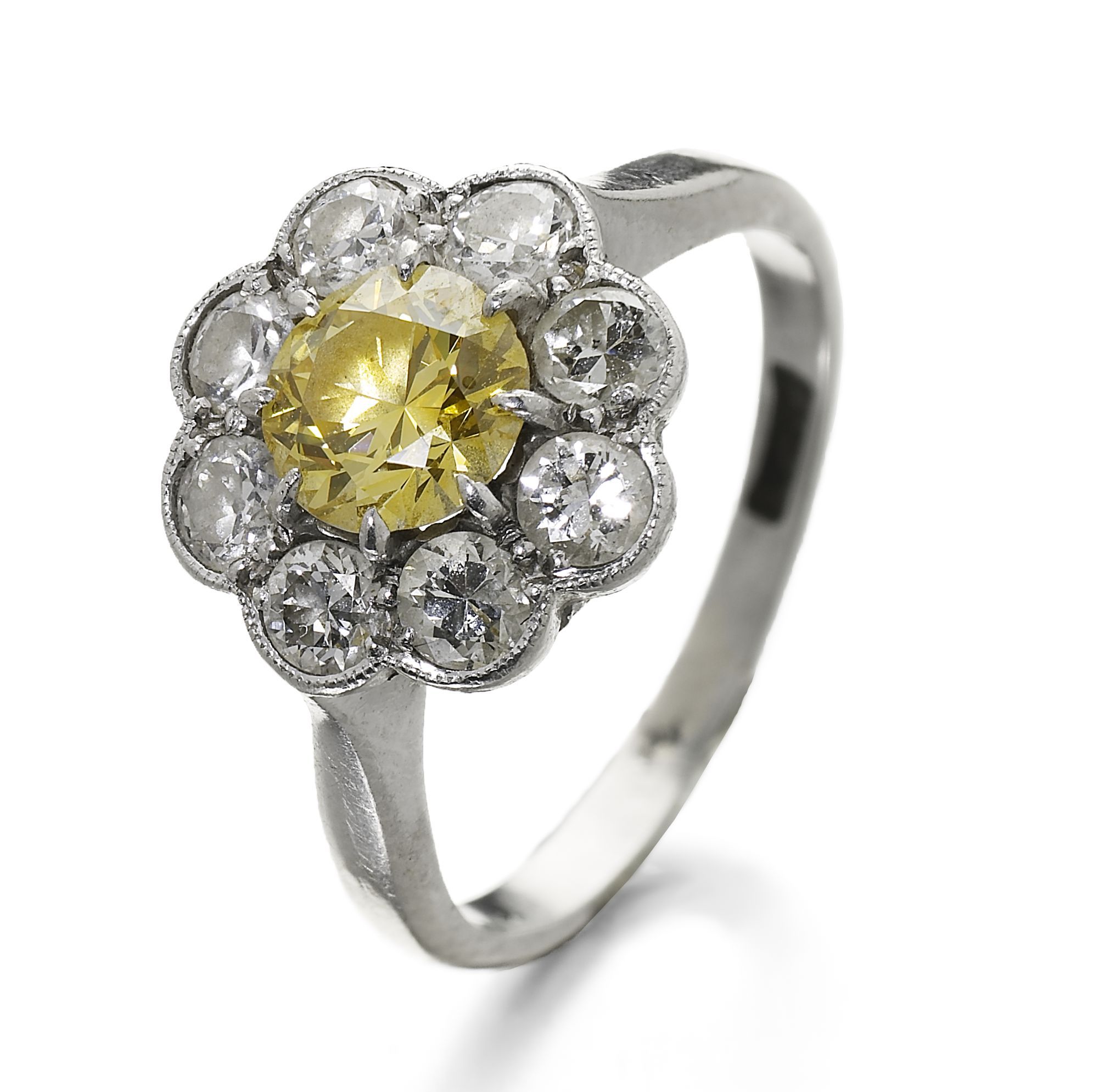A diamond cluster ring