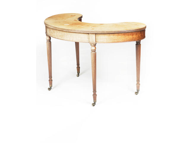 A late Regency mahogany hunt table In the manner of Gillows